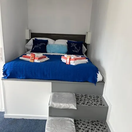 Estudios Kylie Y Evelyn Apartament *