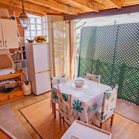 Estudios Kylie Y Evelyn Apartman